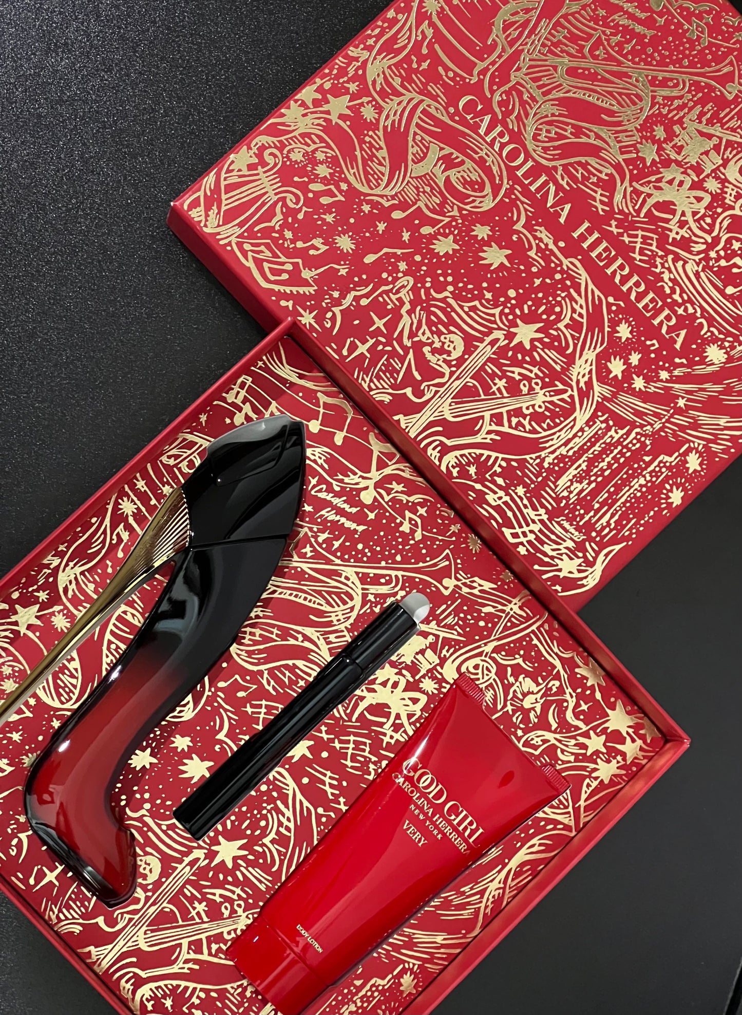 VERY GOOD GIRL CAROLINA HERRERA