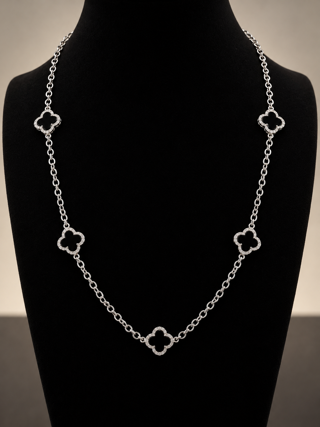 Gargantilla Van Cleef.